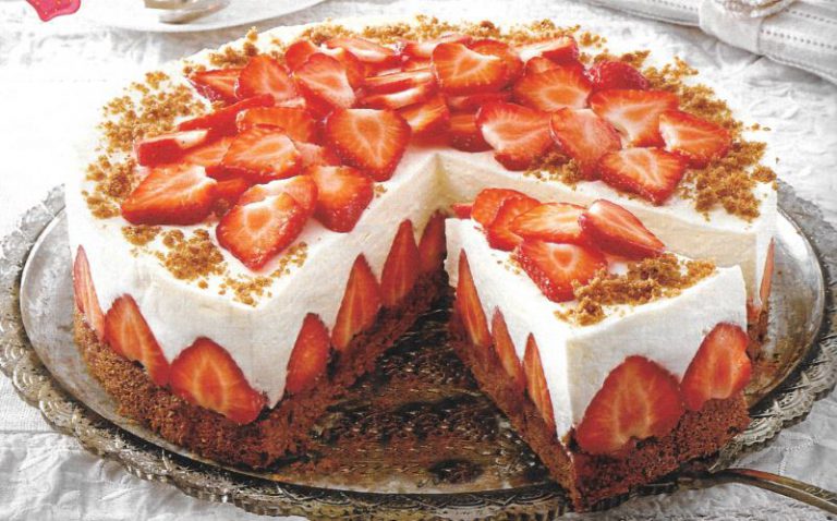 Erdbeertorte mit Quarkcreme – Backraum24 – Backrezepte und mehr