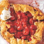 Galette mit Erdbeeren und Rhabarber