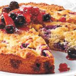 Mandelkuchen mit Beeren