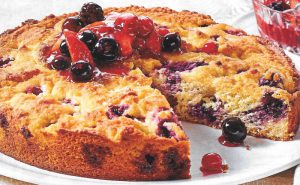 Mandelkuchen mit Beeren