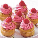 Pistazien Cupcakes mit Himbeer Mascarpone Topping