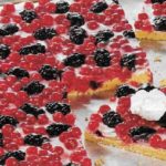 Quarkkuchen mit Brombeeren und Jannisbeeren